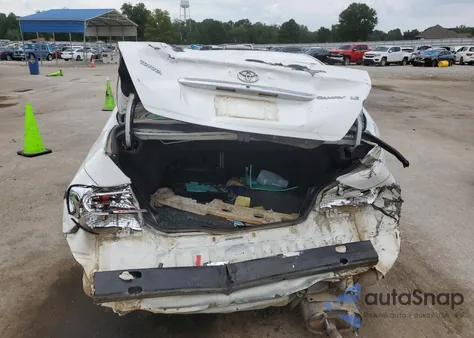 2002 Toyota Camry Le z USA, uszkodzony, nr VIN 4T1BE30K02U074197